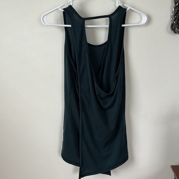 Athleta essence tie back tank - Picture 3 of 4